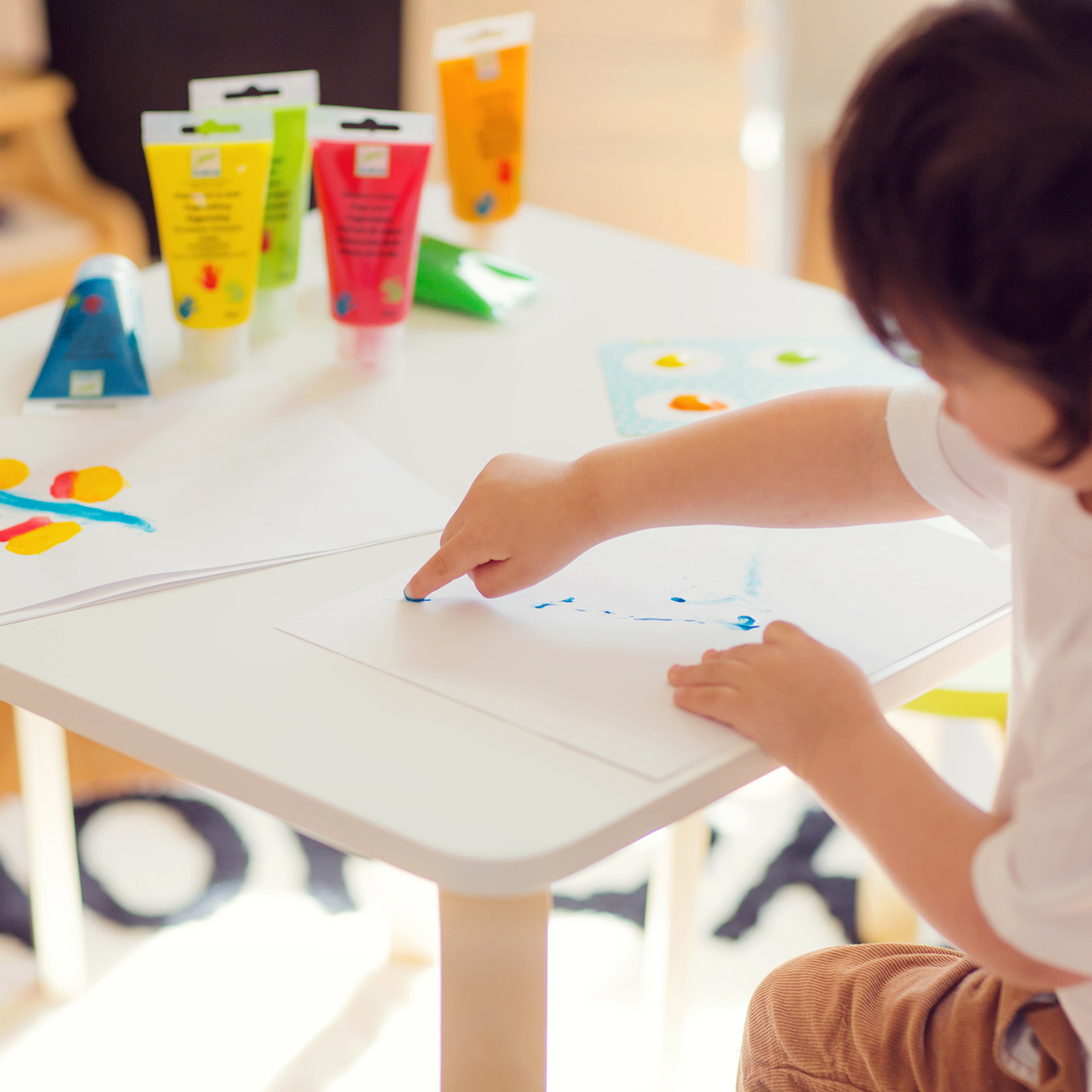 6 finger paints tubes