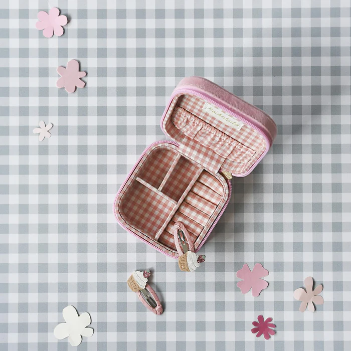 Sweet strawberry square jewellery box - SS26