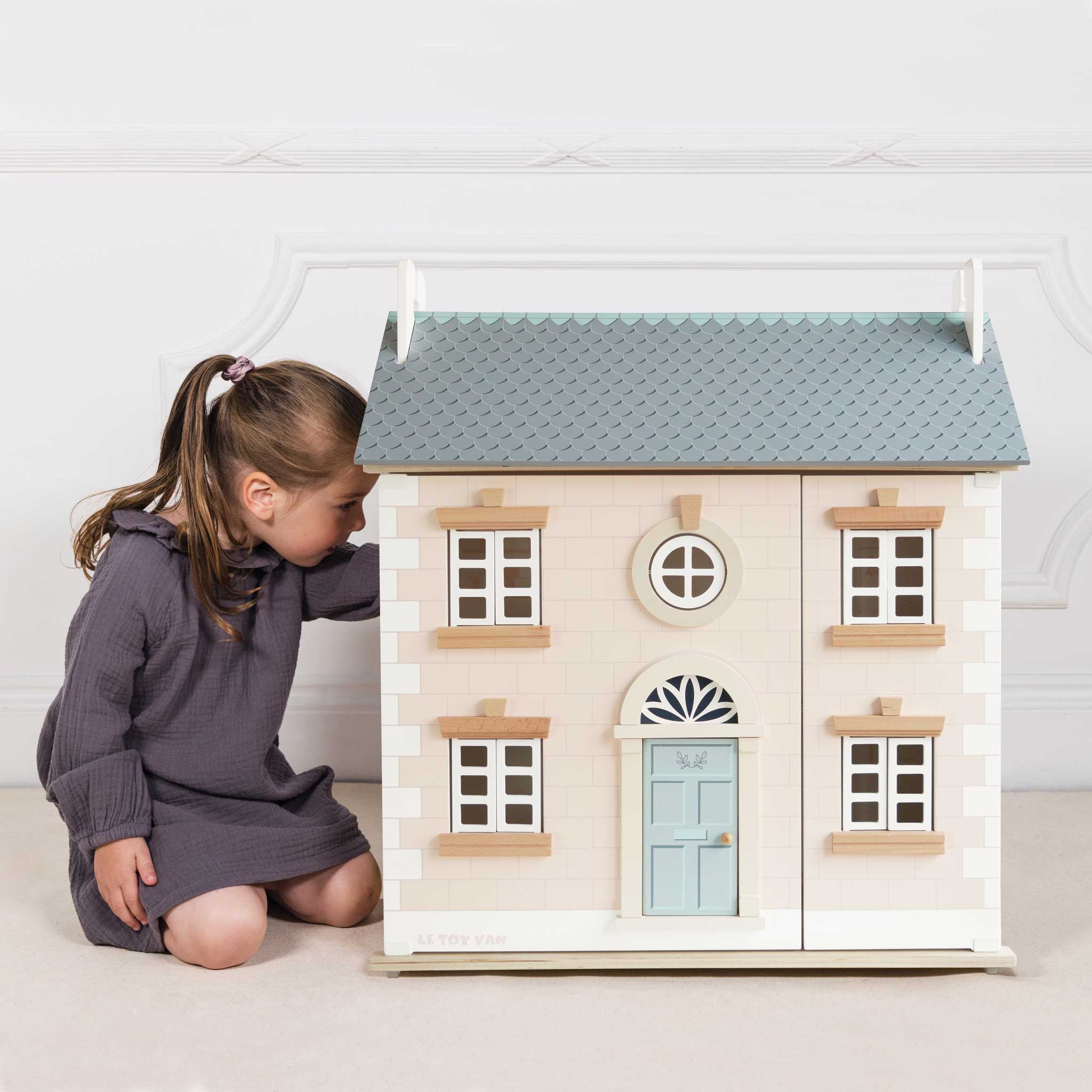 Bay Tree Wooden Dolls House (1) FSC 100%