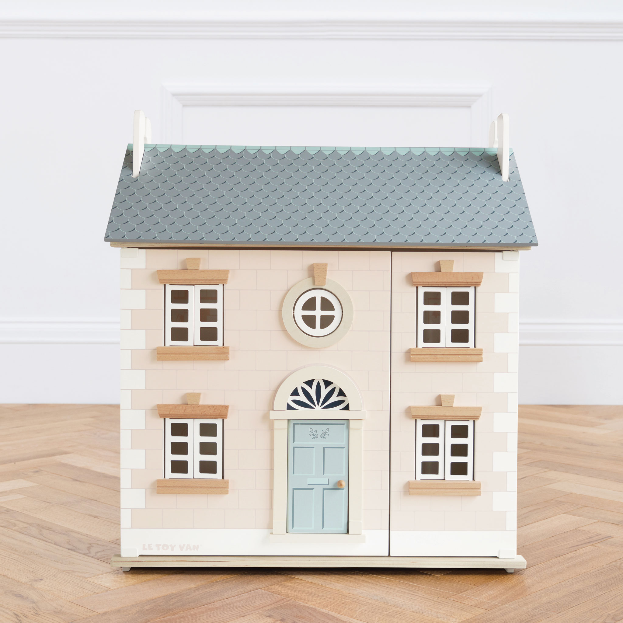 Bay Tree Wooden Dolls House (1) FSC 100%