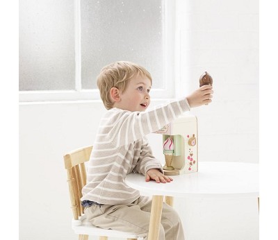 Ice Cream Machine & Play Food Cones (4)