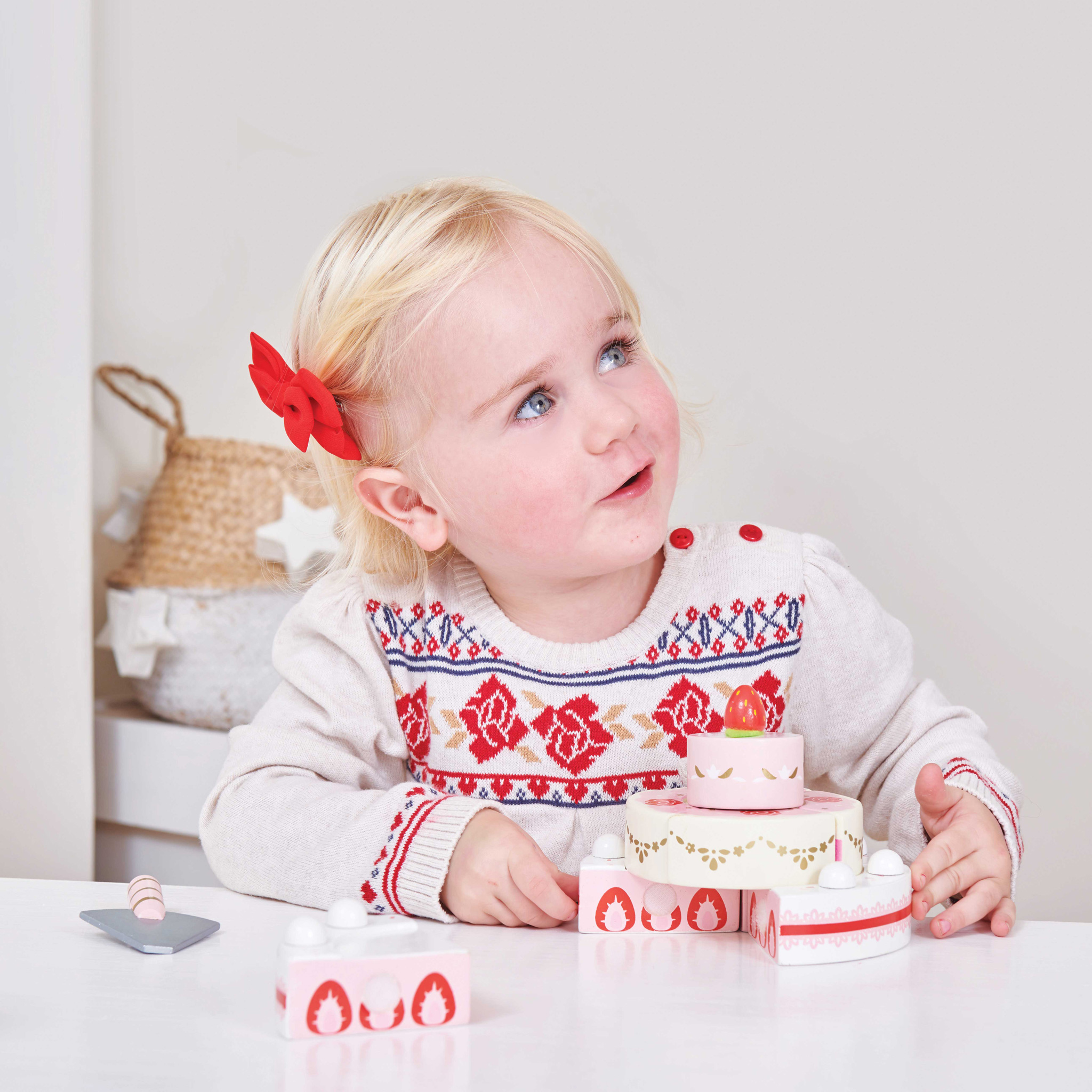 Sliceable Wedding Cake for Pretend Play - 10 Piece (4)