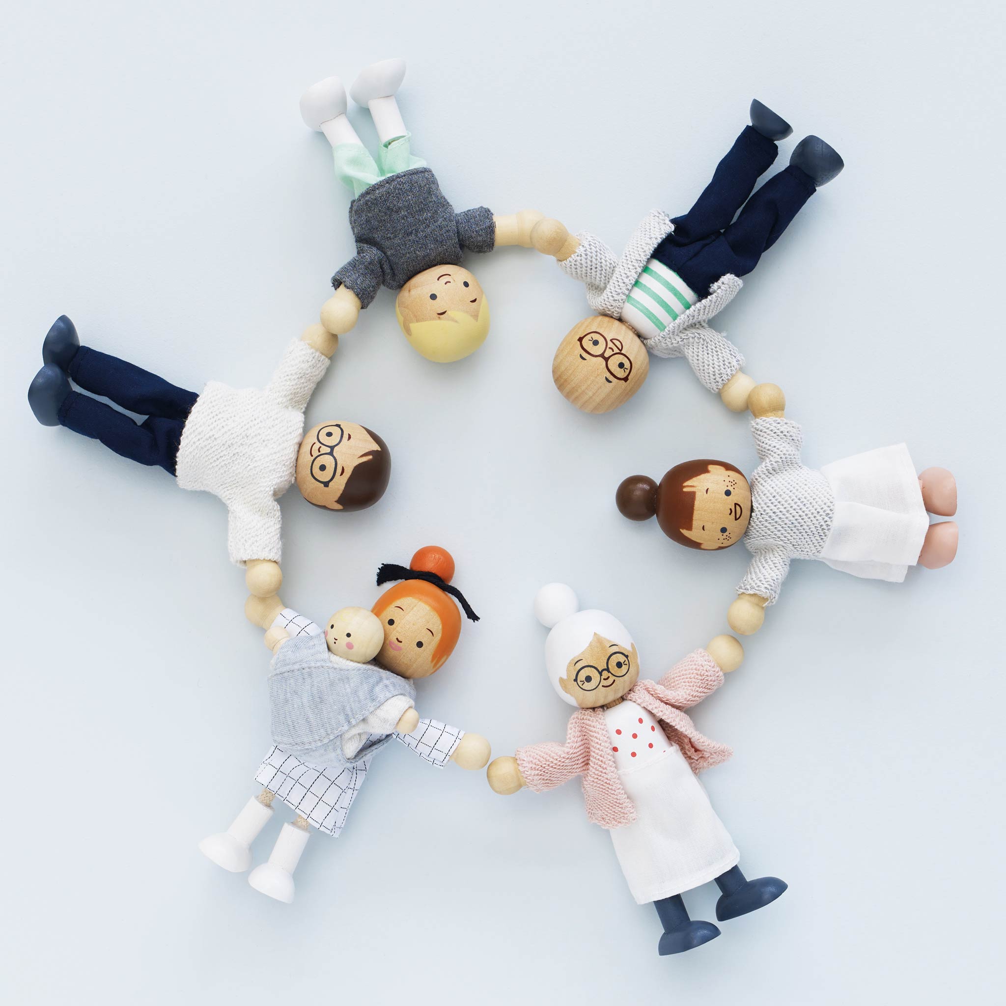 Dolls House Family - 7 Piece (6) FSC 100%
