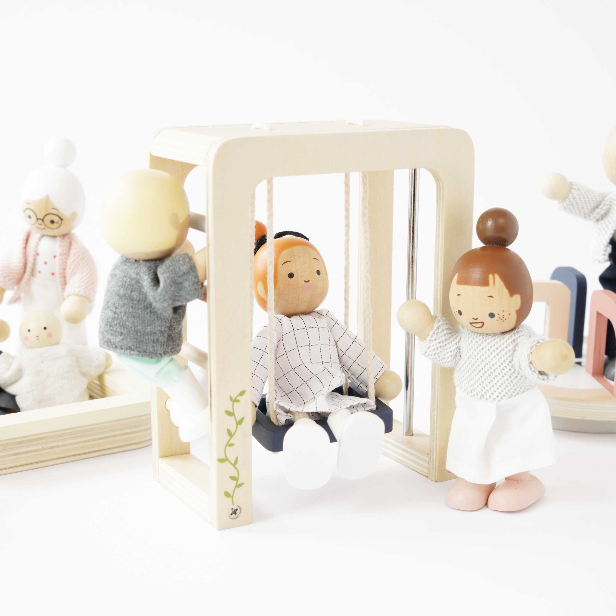 Wooden Dolls house Outdoor Play Furn - 5 Piece (4) FSC 100%