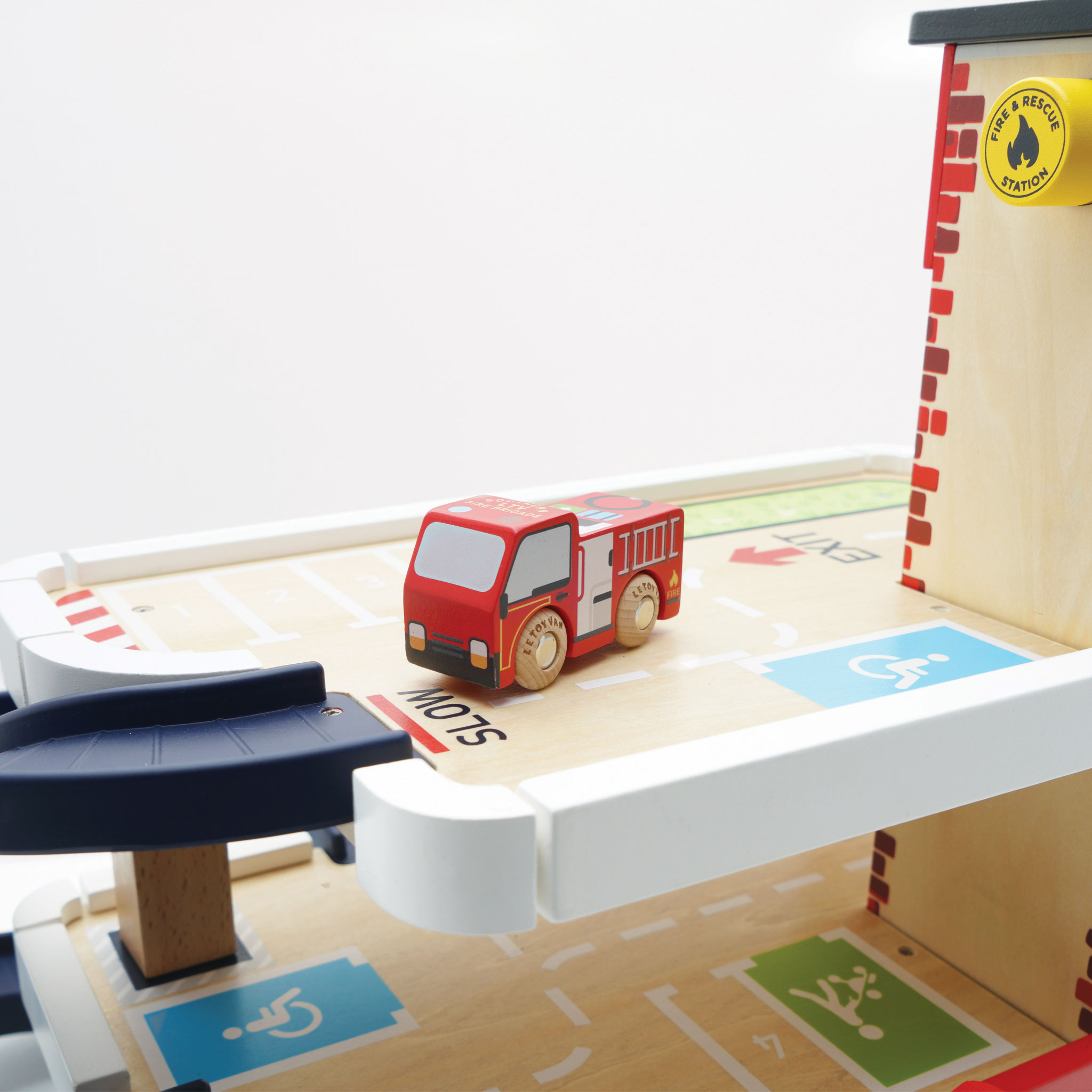 Fire & Rescue Wooden Garage (2) FSC 100%