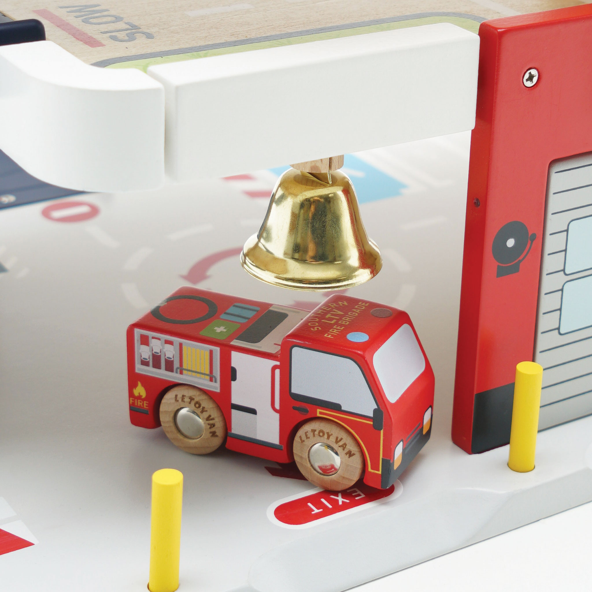 Fire & Rescue Wooden Garage (2) FSC 100%