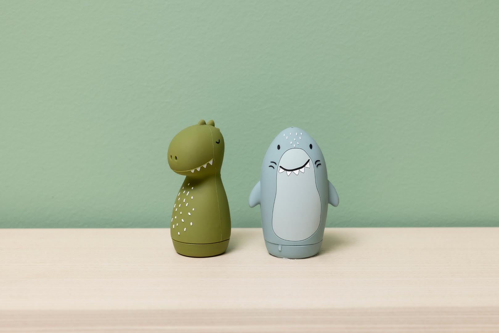 Bath toy splashing animals - Mr. Shark & Mr. Dino