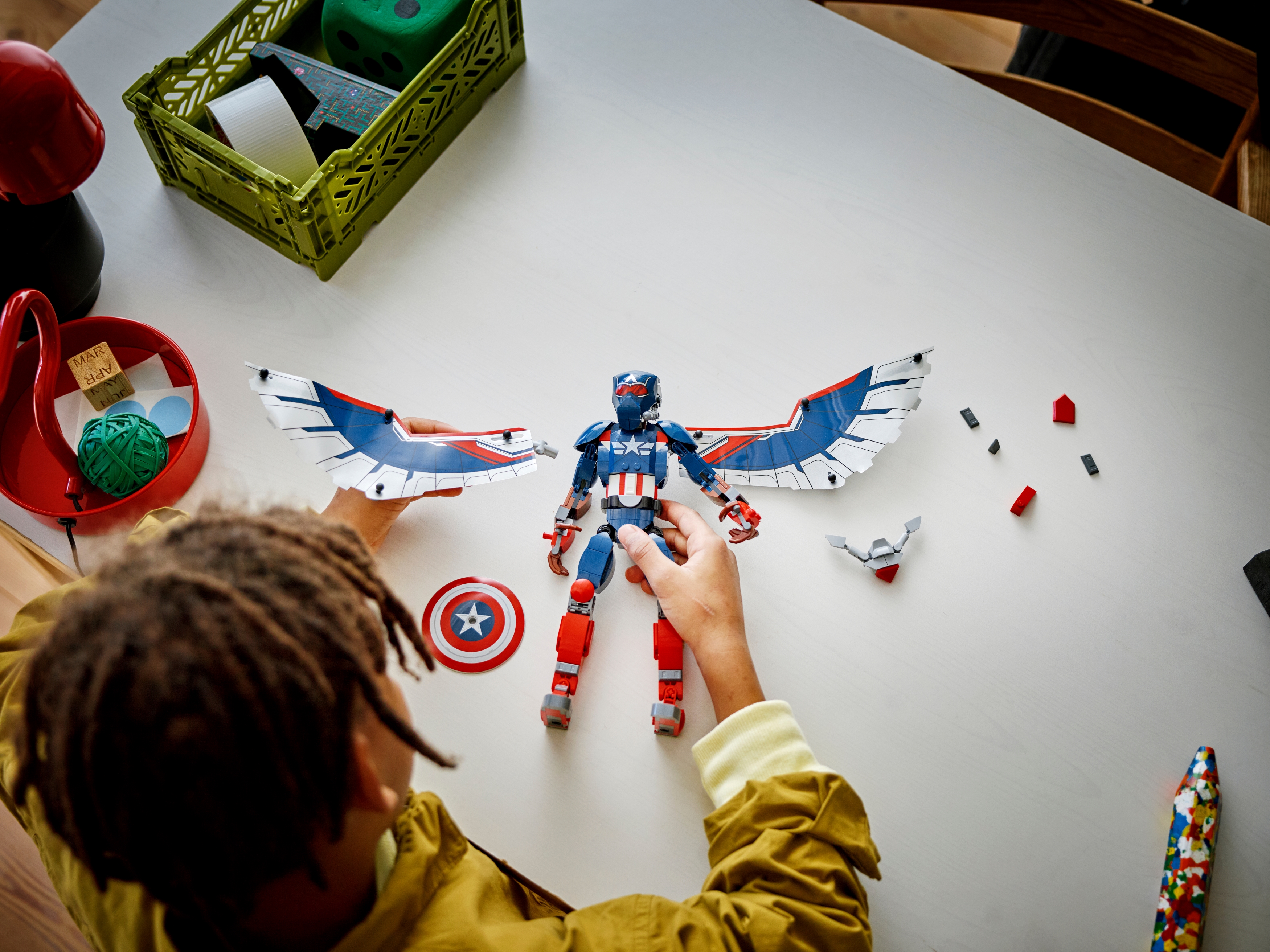 6474671 - Byggbar figur av nye Captain America