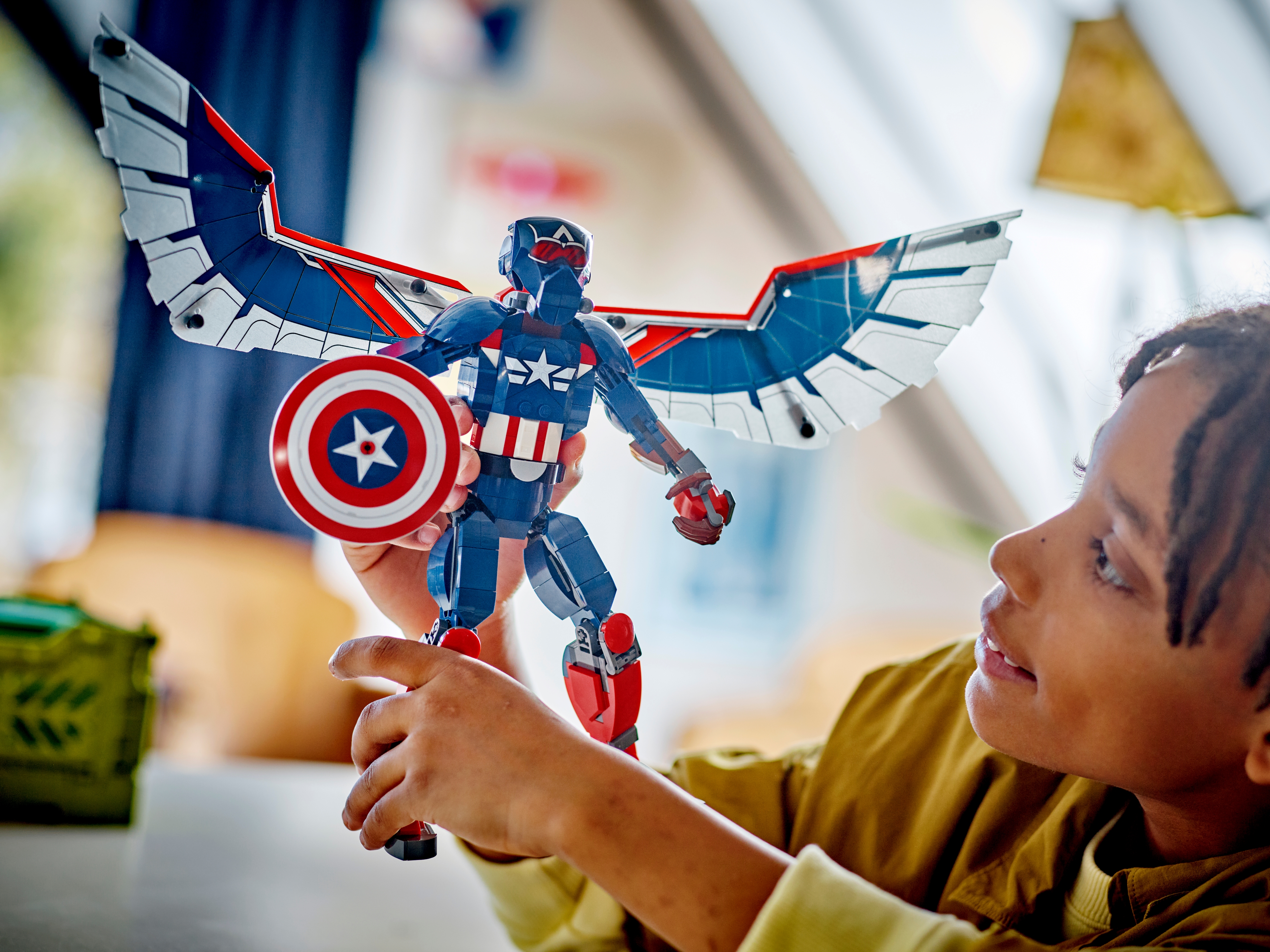 6474671 - Byggbar figur av nye Captain America