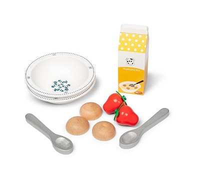 Lekemat i tre, melk og kaker