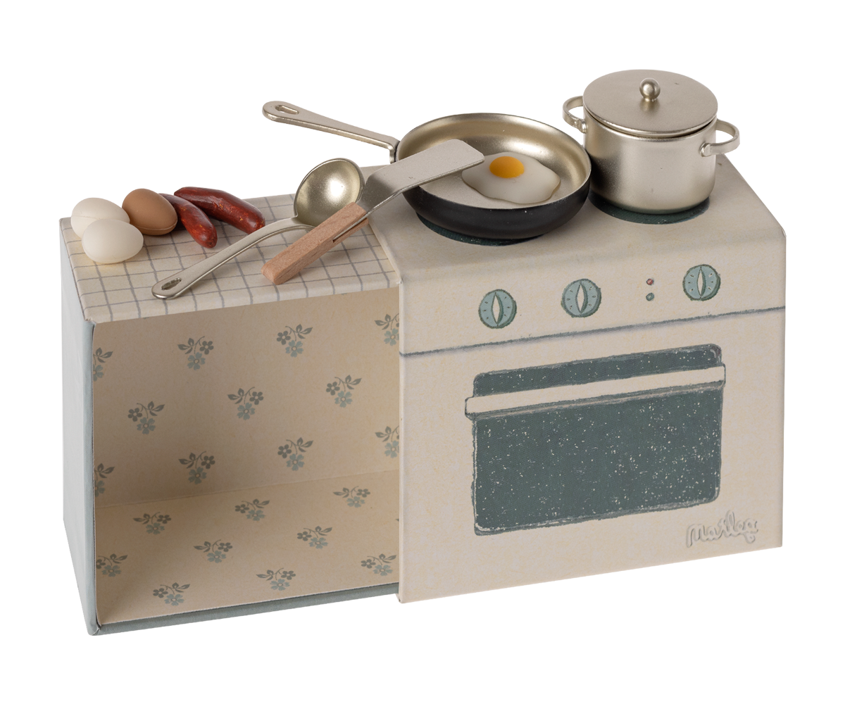 Cooking set. Mouse