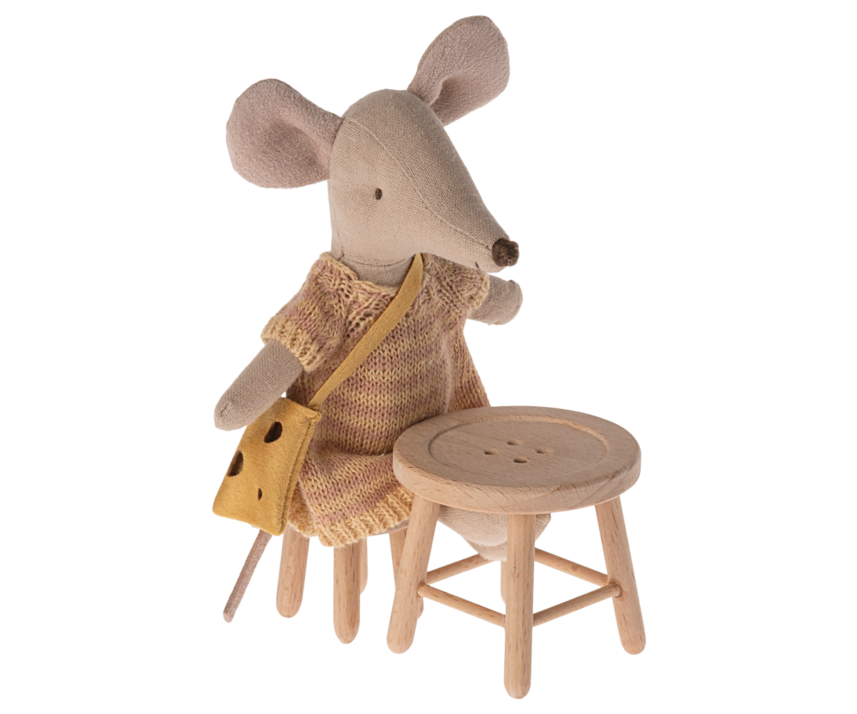 Table and stool set. Mouse