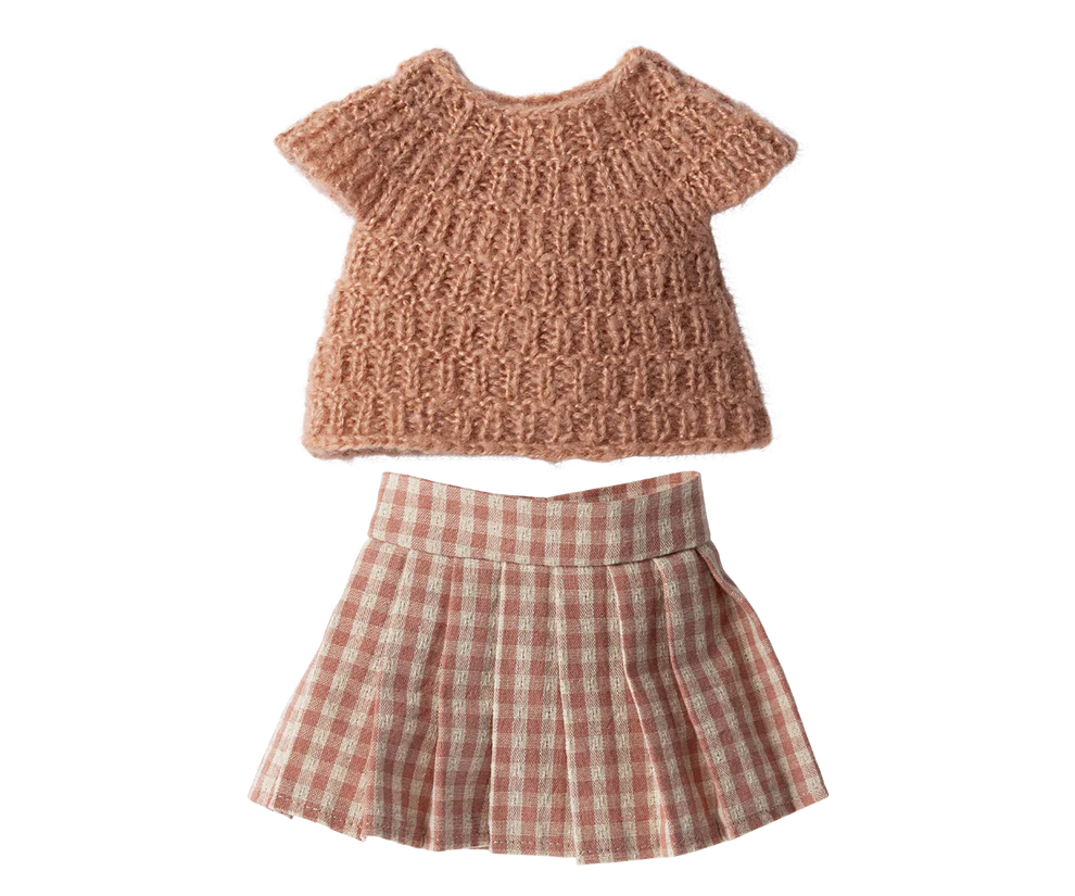 Knitted shirt and skirt. Size 3