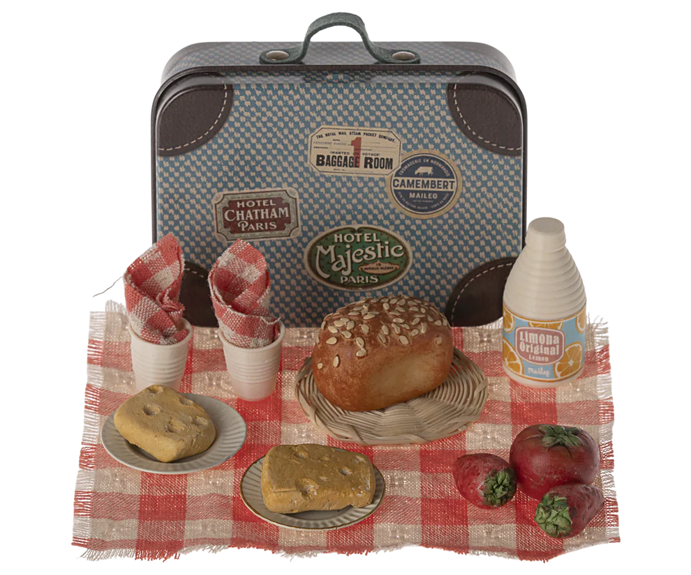 Picnic set. Mouse