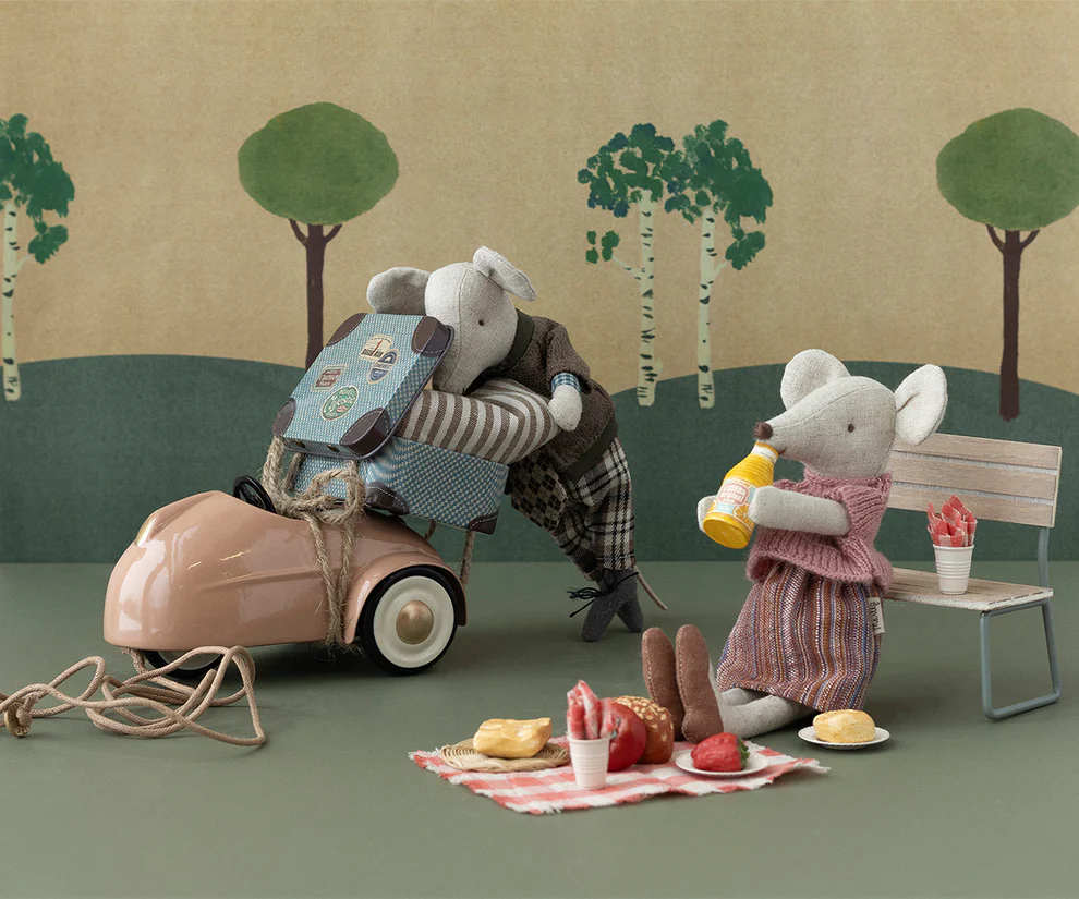 Picnic set. Mouse
