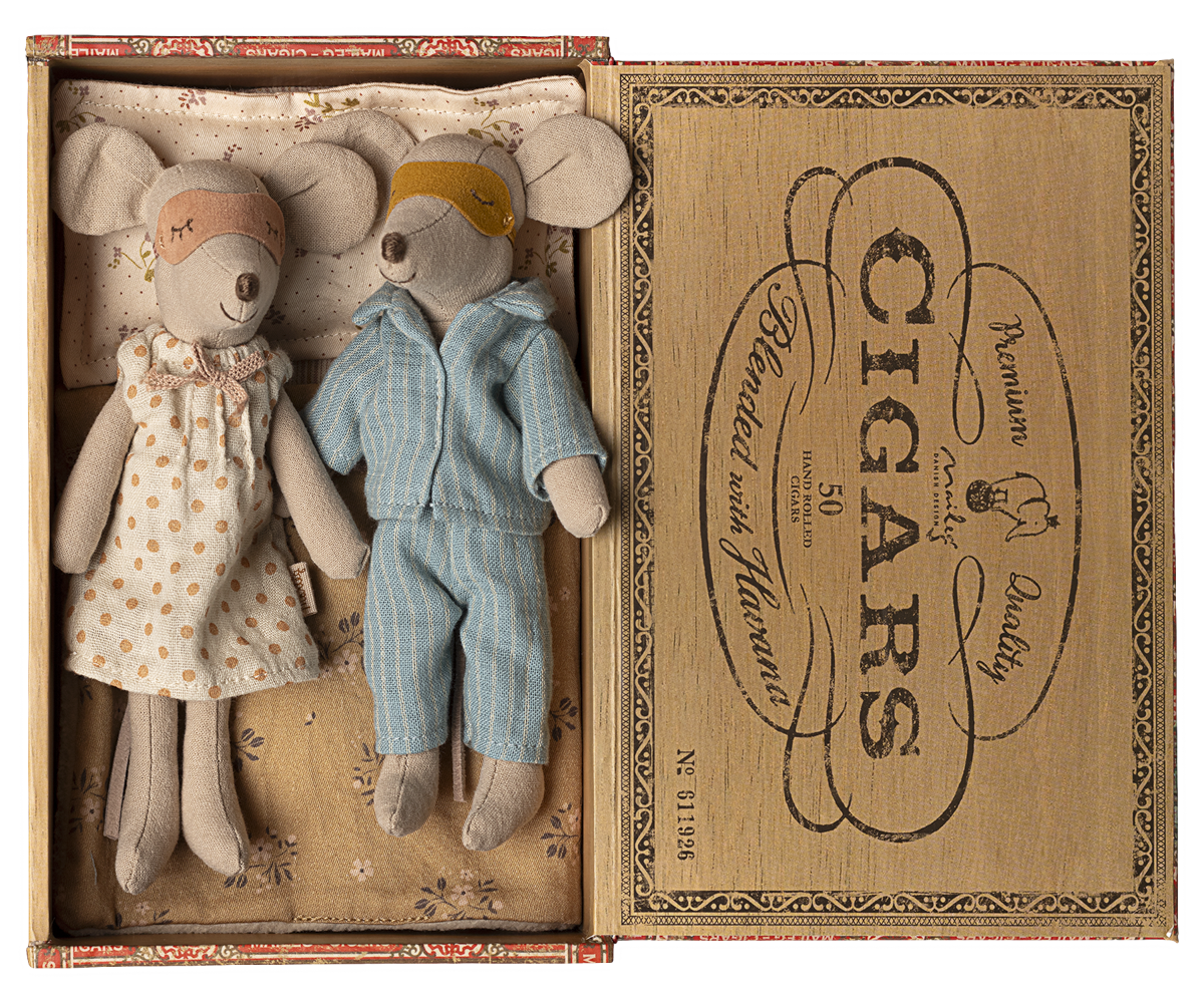 Mum & Dad mice in cigarbox