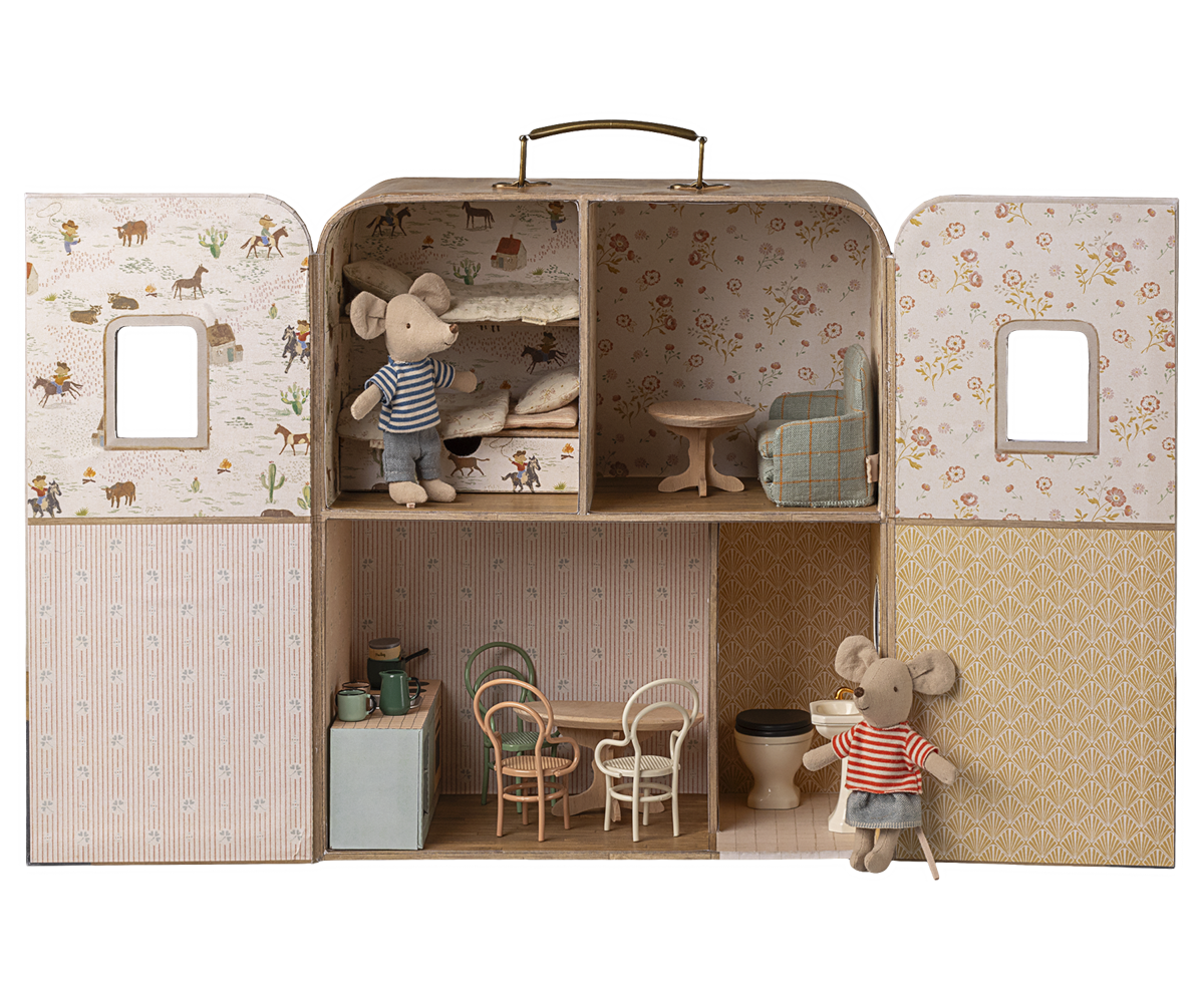 SuitCasa, Little sister and brother mouse