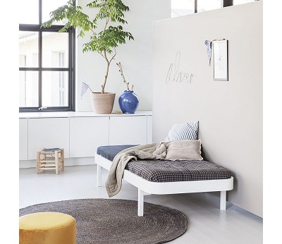 Lounger bed. 90x200 cm. white