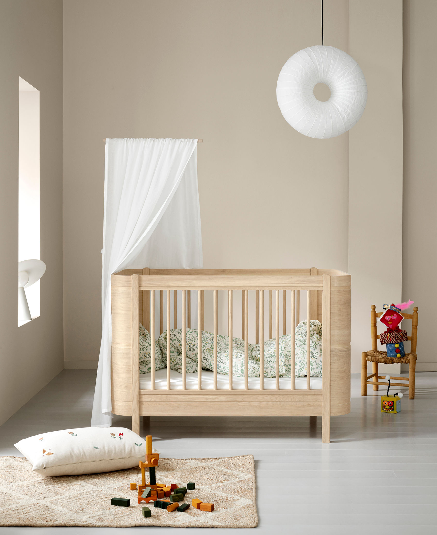 Mini+ cot bed excl. junior kit. 68x122 cm. oak - new