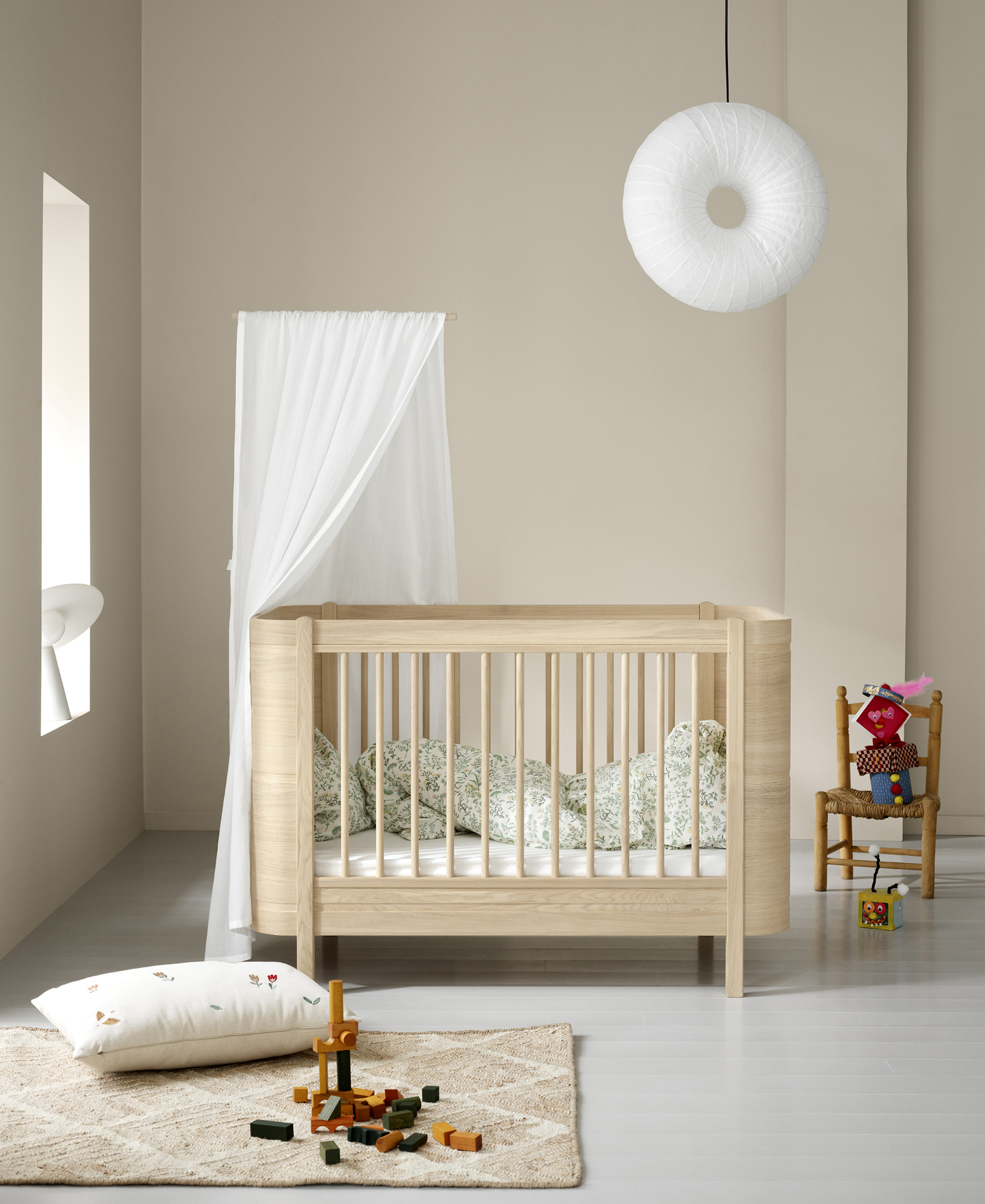 Mini+ cot bed incl. junior kit. 68x122/162 cm. oak - new