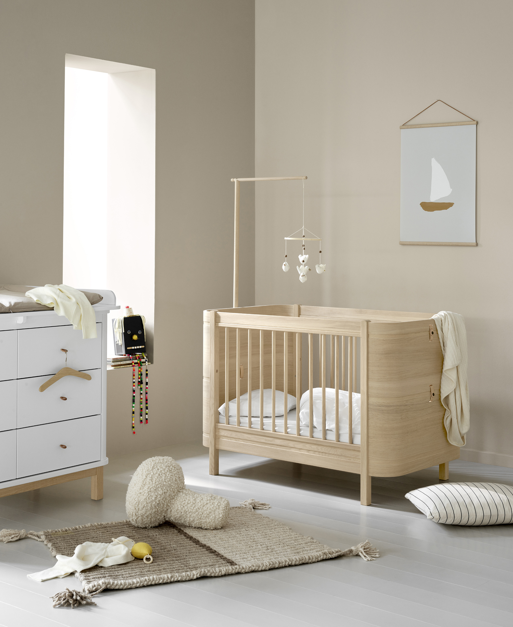 Mini+ cot bed incl. junior kit. 68x122/162 cm. oak - new