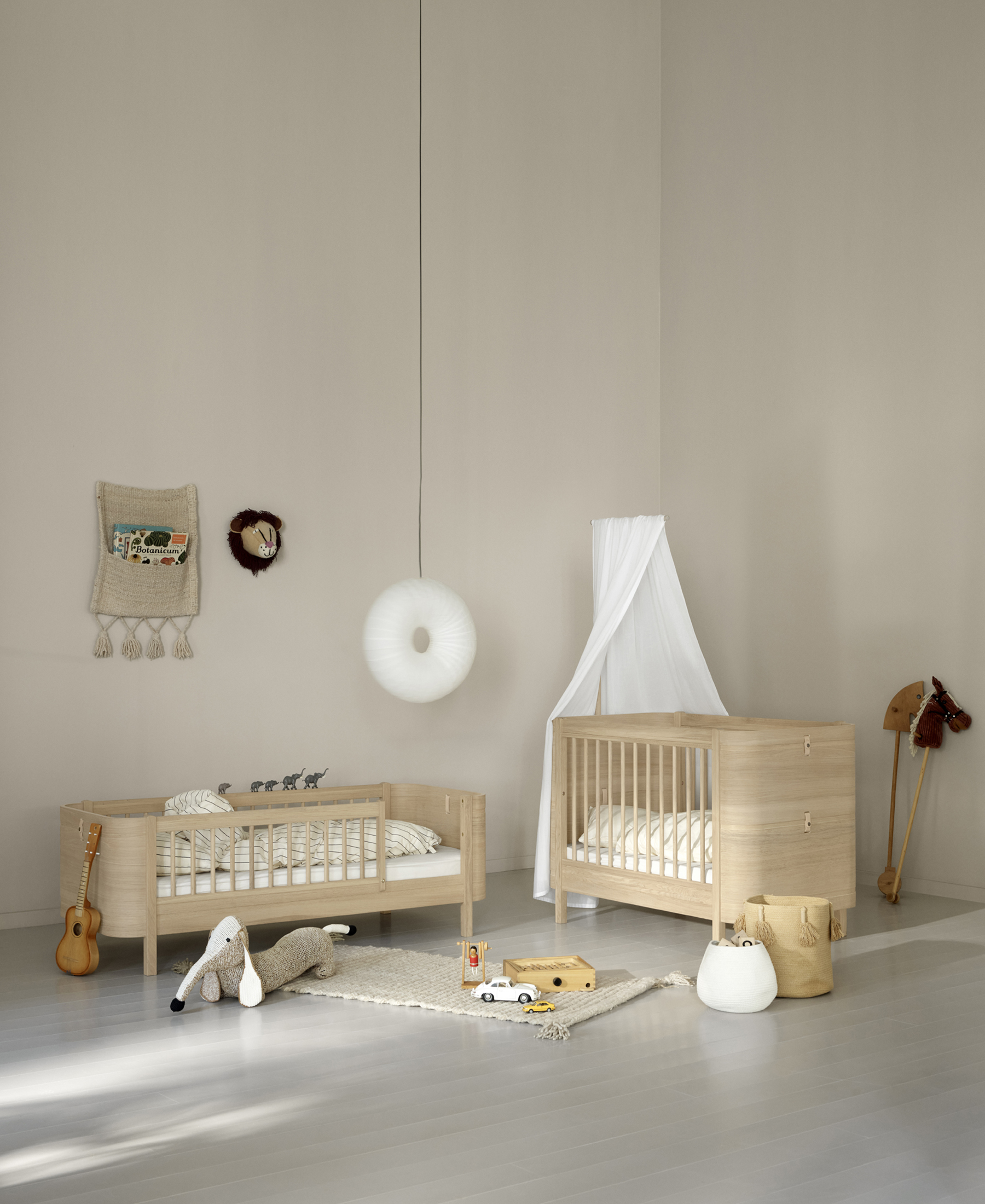 Mini+ cot bed incl. junior kit. 68x122/162 cm. oak - new