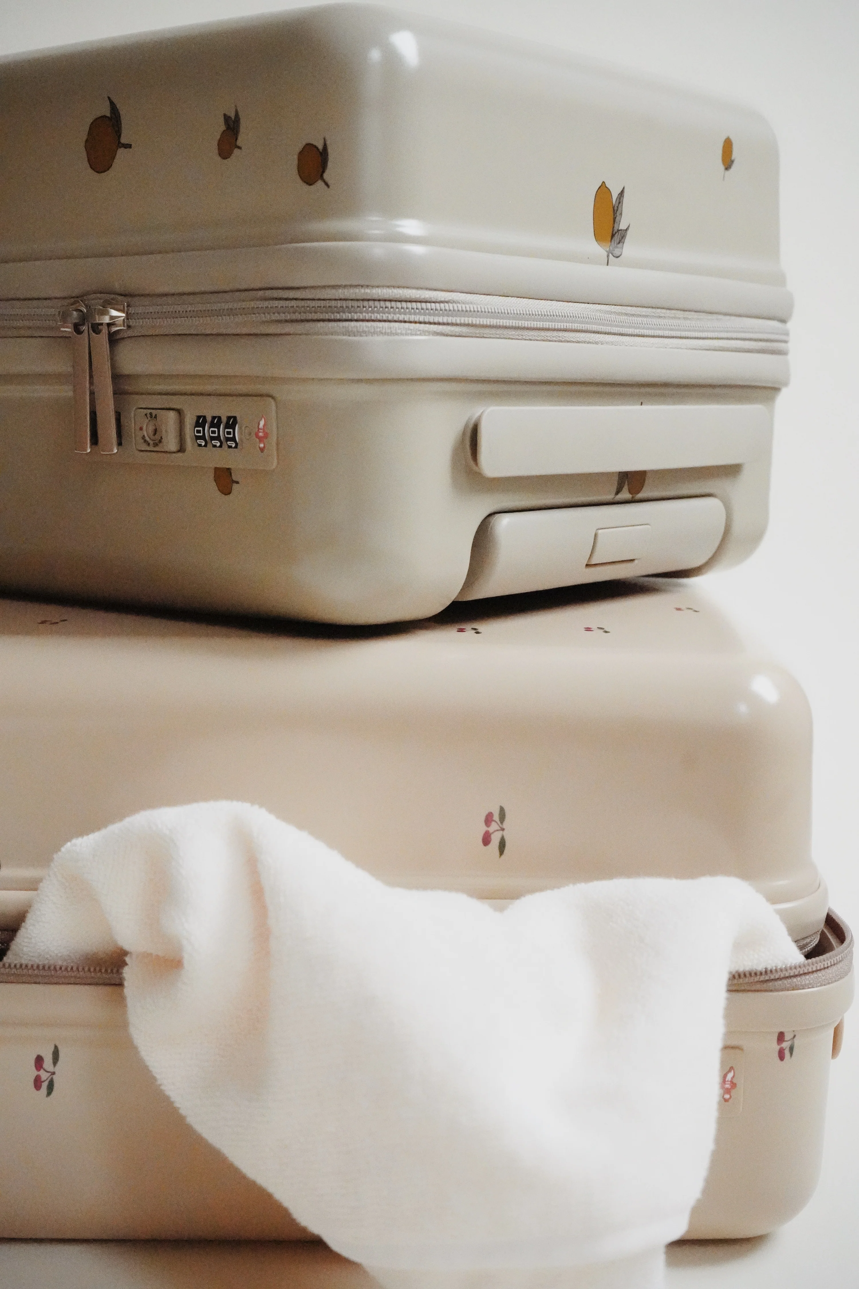 TRAVEL SUITCASE LEMON noos