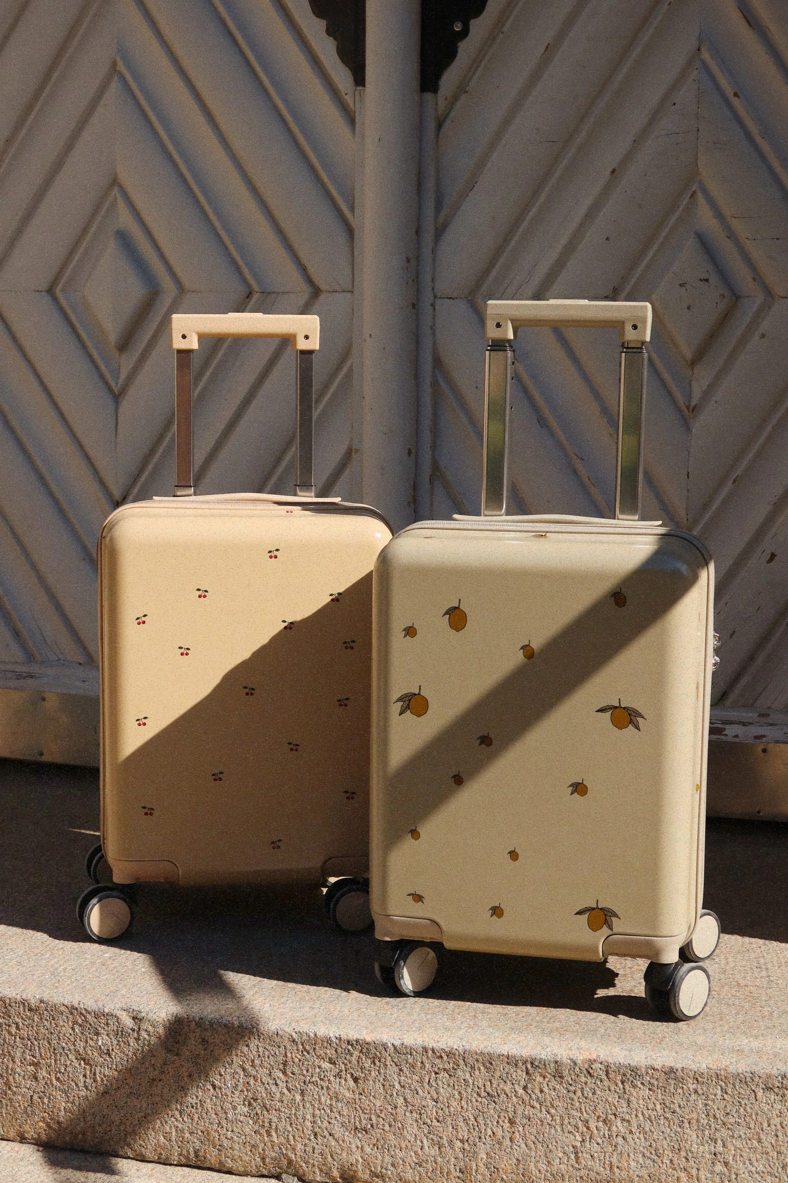 TRAVEL SUITCASE LEMON noos