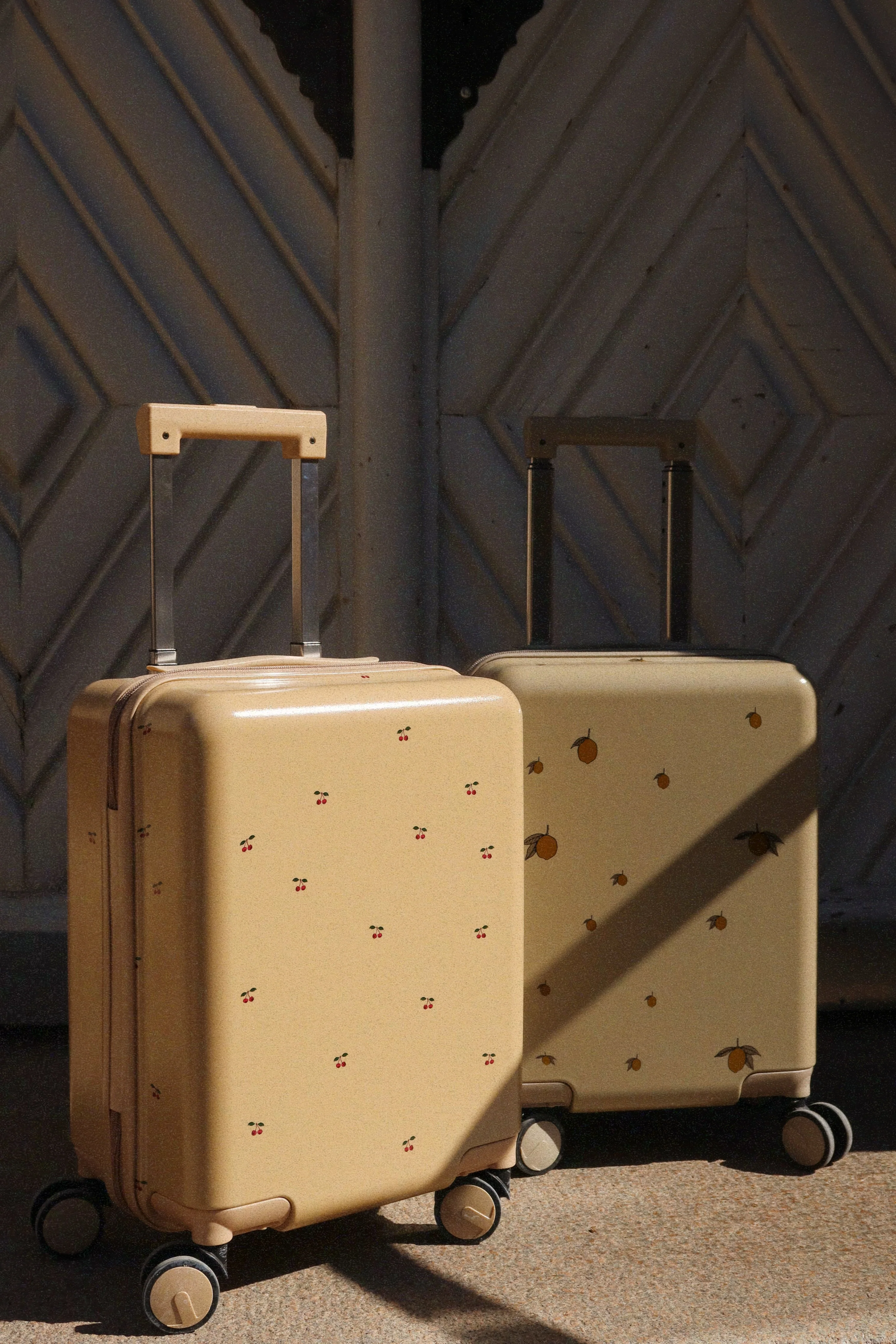 TRAVEL SUITCASE CHERRY noos