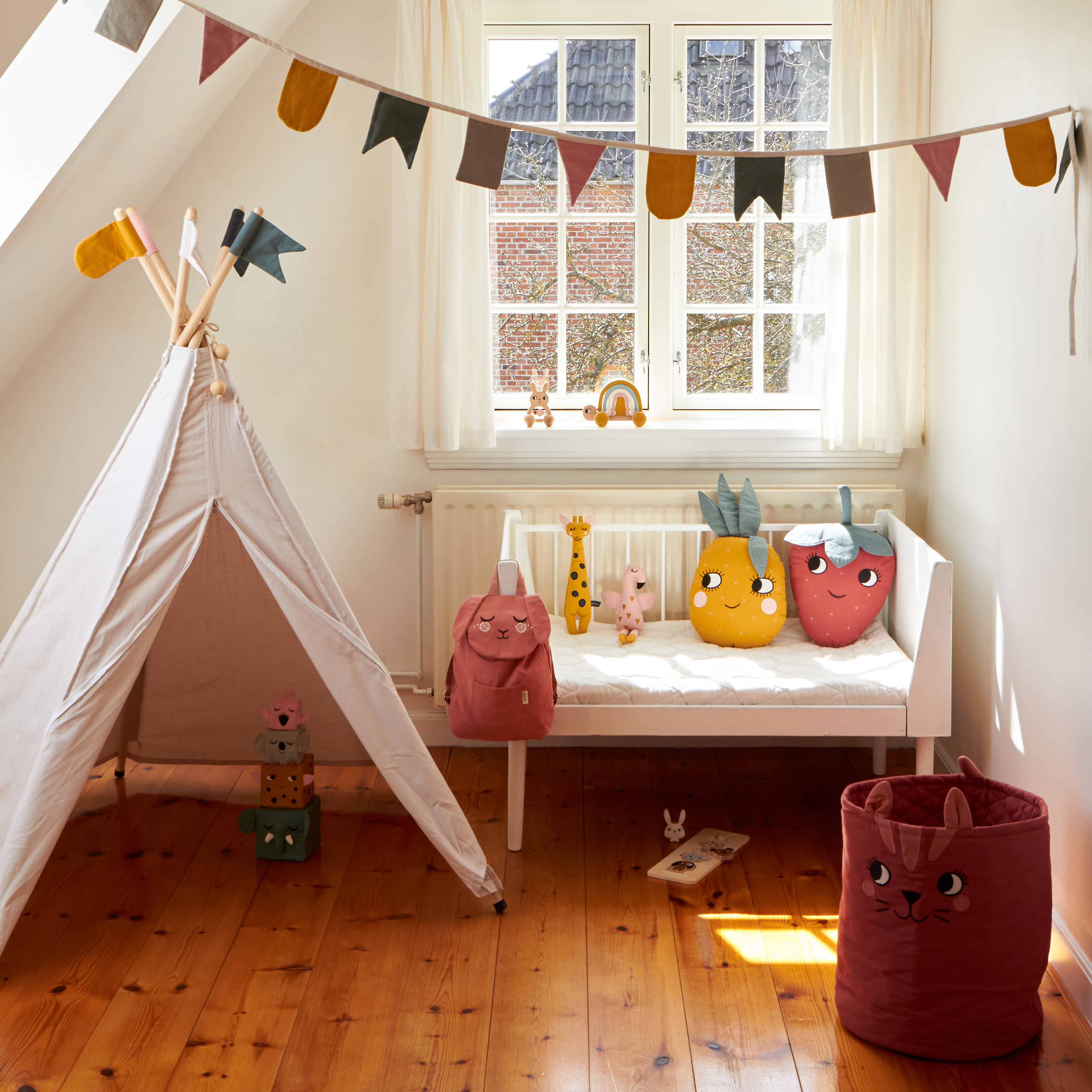 HIPPIE TIPI PLAY TENT. NATURE