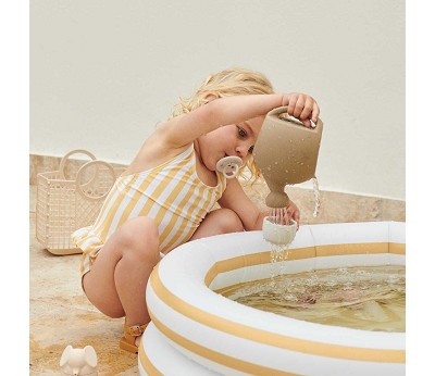 Hazel watering can 2074 Tuscany rose