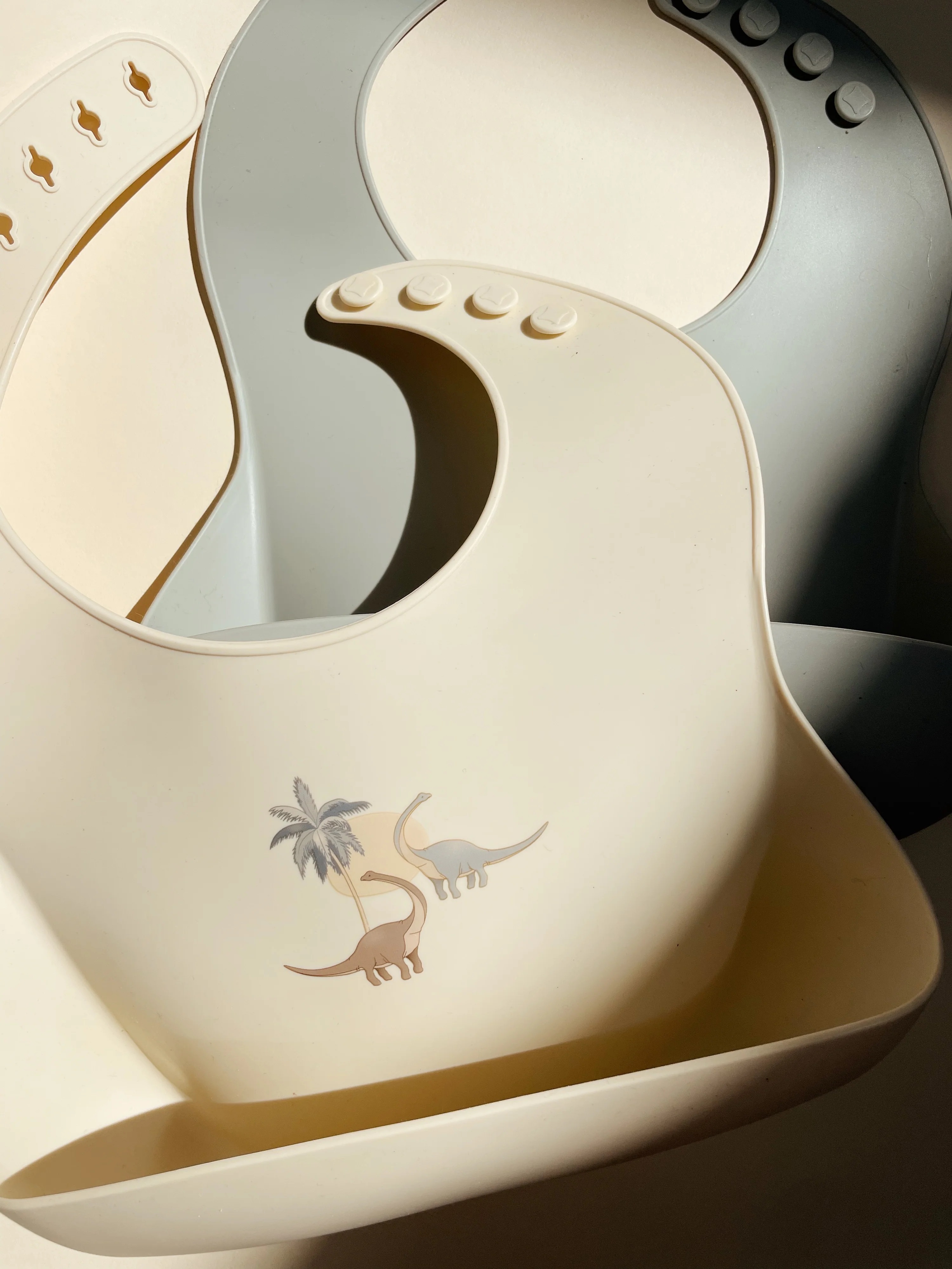 2 PACK SILICONE BIB DINO - AW25