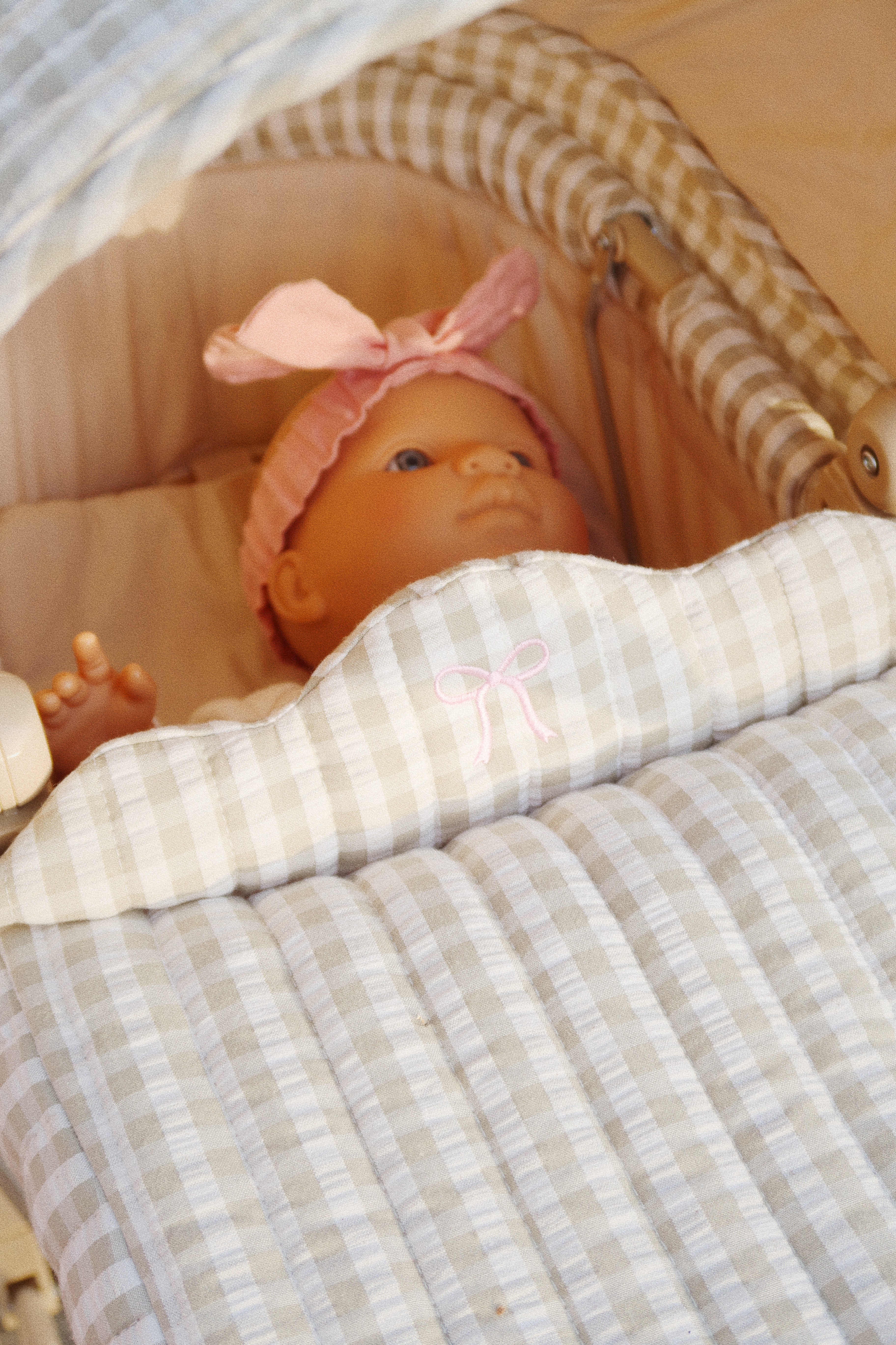 DOLL PRAM TEA CHECKAW24