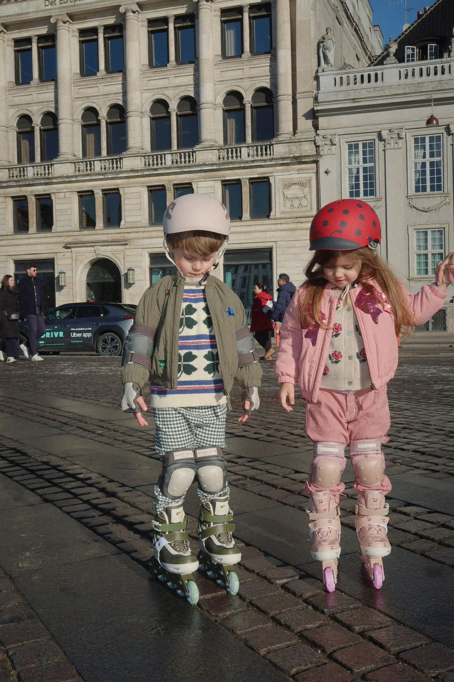LIGHT UP ROLLER SKATES CHERRY BLUSH - str 26-31 - AW26