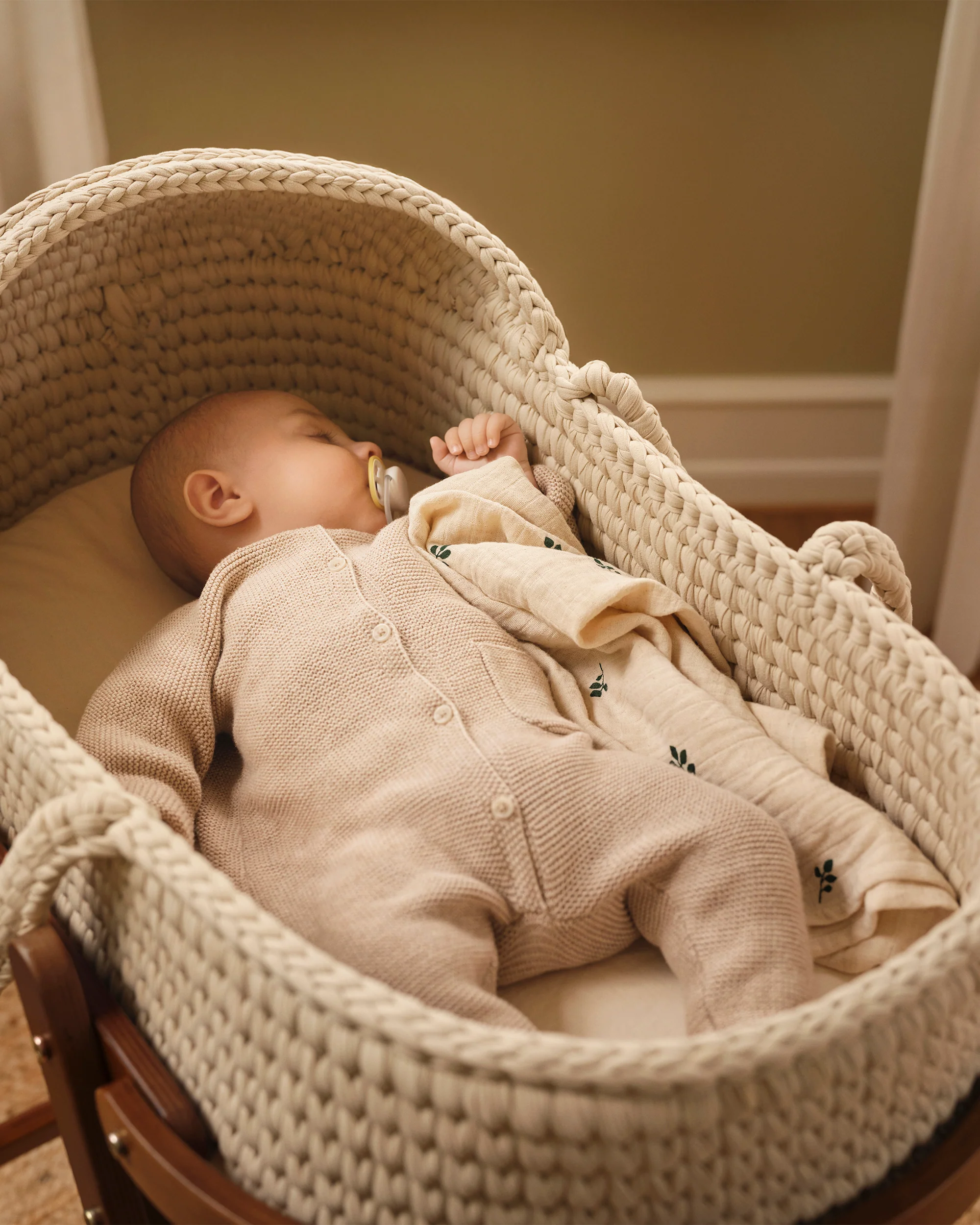 Moses Basket with stand Nature