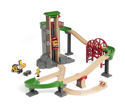 BRIO Togbane med heis