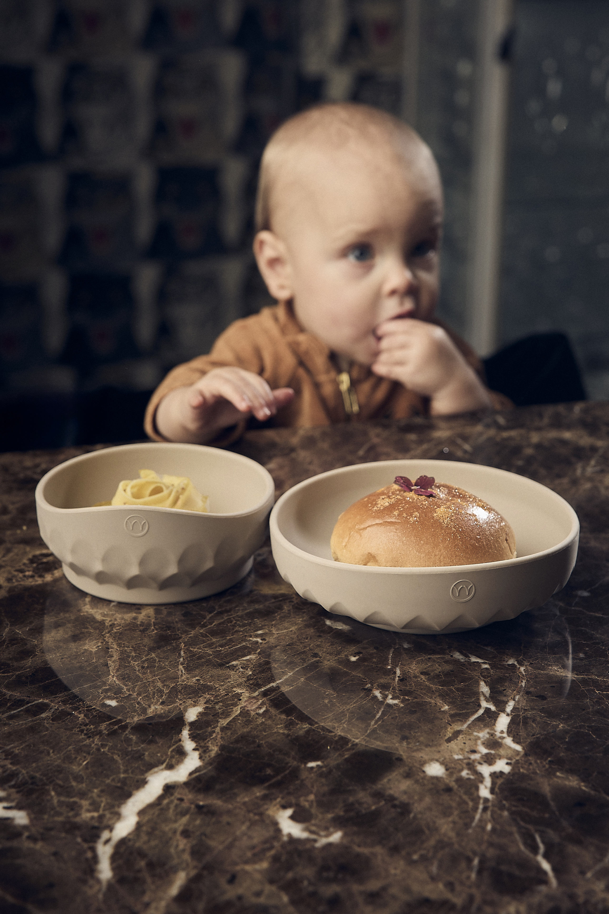 Barntallerken & Skål i silikon - Dune Beige